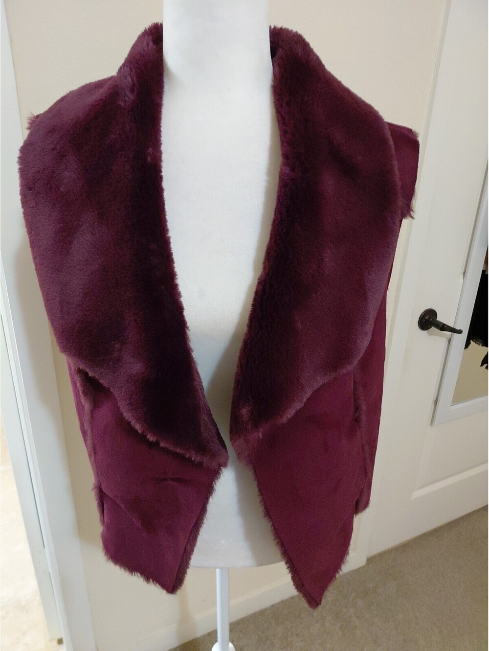 White House Black Market Size M Plum Faux Shearling Fur Vest Sleeveless EUC #683
